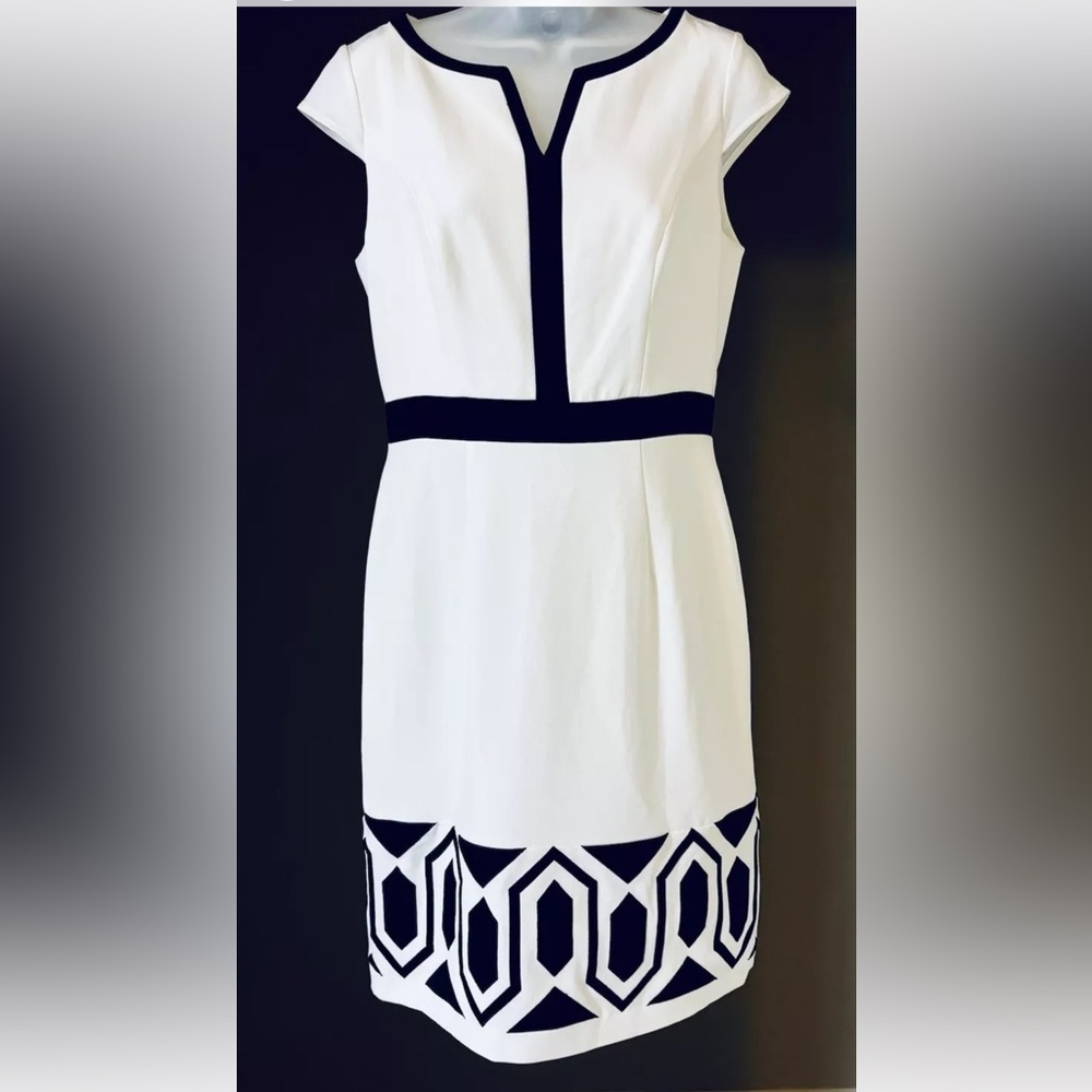 ADRIANNA PAPELL Black Cream V Neckline Cap Sleeve Career Dress 6 Lined Design